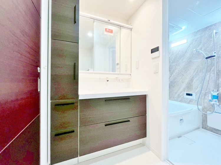 洗面 何かと物が増える場所だからこそ、スッキリと見映えの良い空間に。