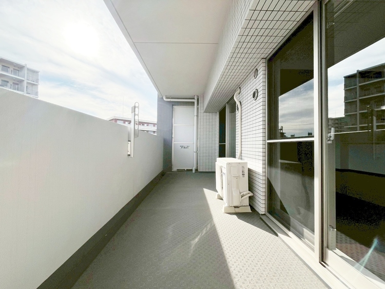 バルコニー 暮らしの中で、光と風を演出してくれるバルコニー。