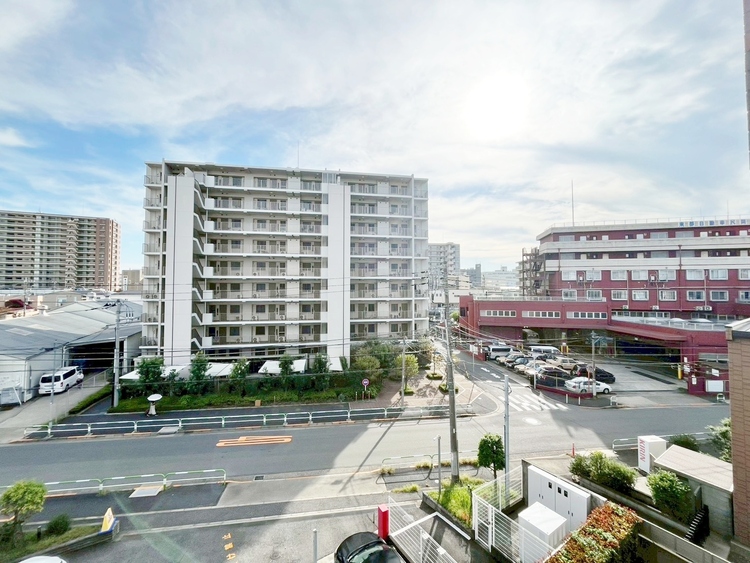 バルコニー 頬をなでる、優しい風を感じることが出来ます。