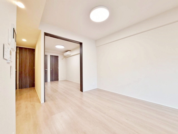 居間 居心地の良い空気感は、暮らしのステージを彩り、心からのやすらぎと満足感を与えてくれます。