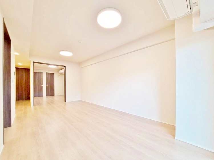 居間 飾り過ぎないシンプルな内装と偏り過ぎないデザインで統一しました。