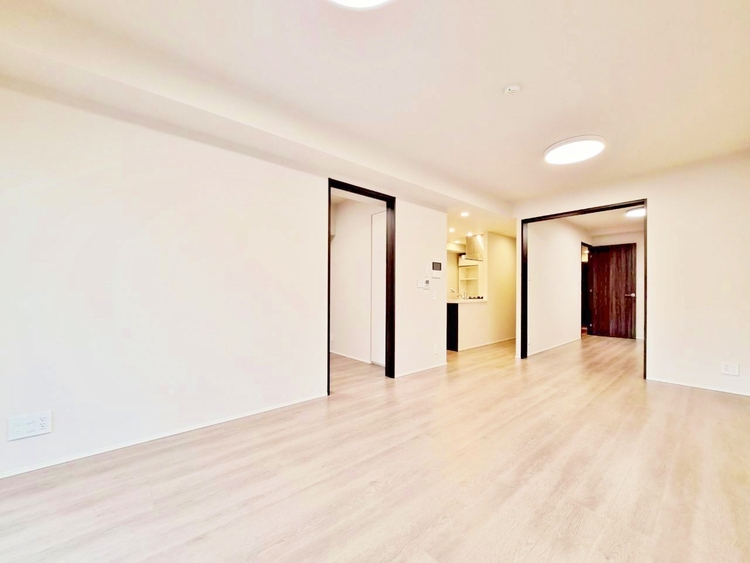 居間 快適に過ごす毎日を求めて、暮らしの中でご自身の「マイホーム」に創り上げて下さい。