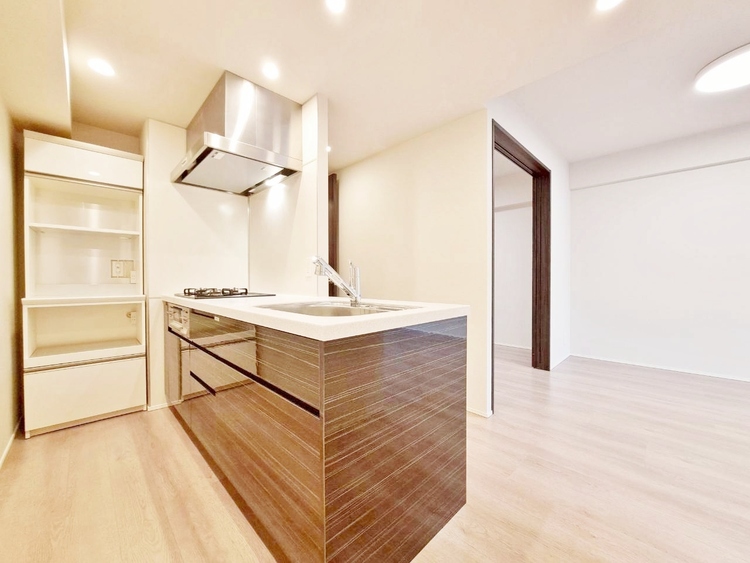 キッチン スマートな意匠と充実の機能を備えたキッチンが、暮らしにおいしい彩りを添えます。