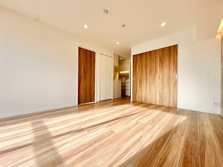 居間 忙しく過ぎゆく日常を置き去るほど、ゆったりした時間が流れるリビング。