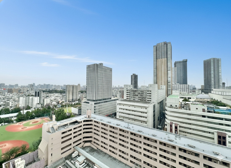 バルコニー 頬をなでる、優しい風を感じることが出来ます。