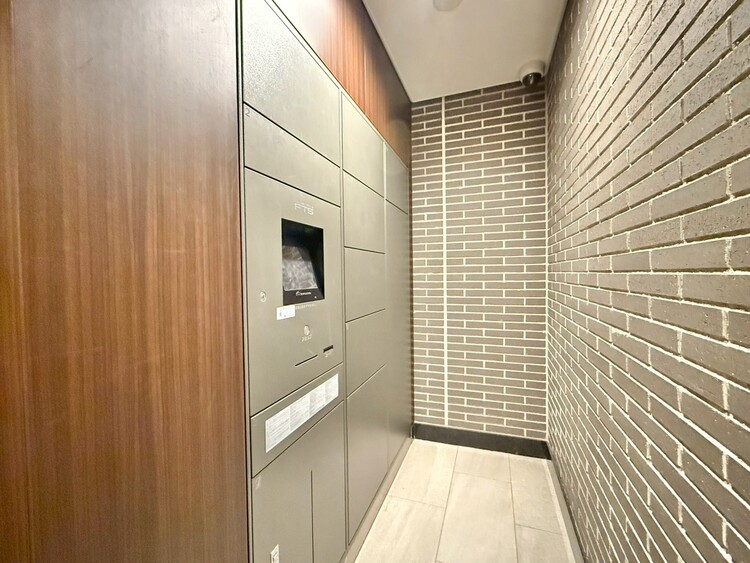 設備 外出中に活躍してくれる宅配ボックスが設置されています。家で宅配物を待たなくて済みますね。