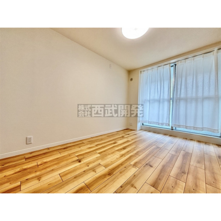 内装 【洋室6帖】