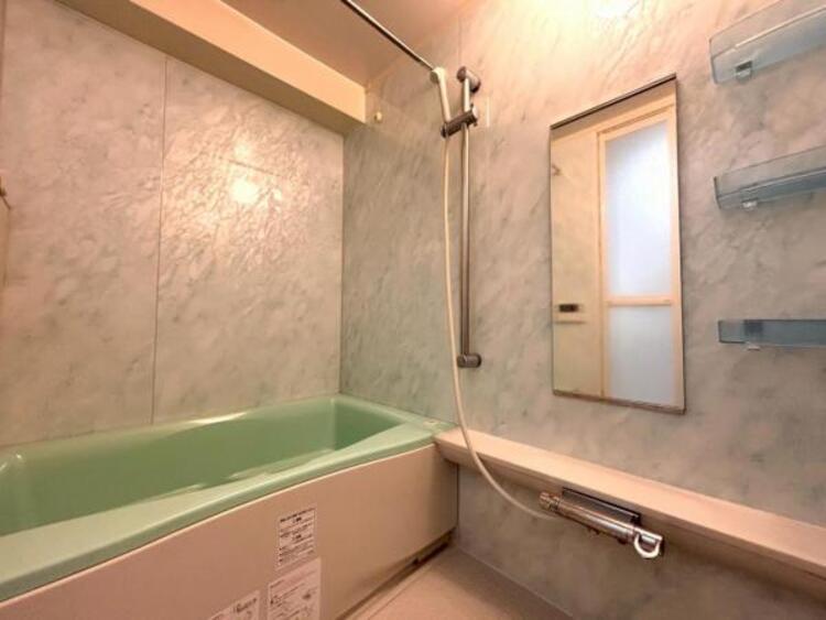 風呂 日々の疲れを癒し快適に過ごして頂くために、ゆったりサイズのバスタブをご用意いたしました。