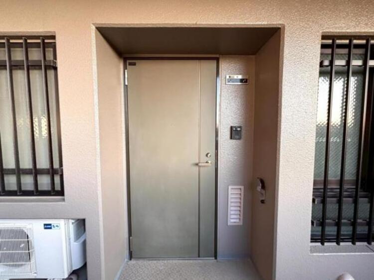 その他 一日の始まりと終わりはこちらの玄関から。今後ご家族の「行ってきます」「ただいま」が行き交う空間となるでしょう。