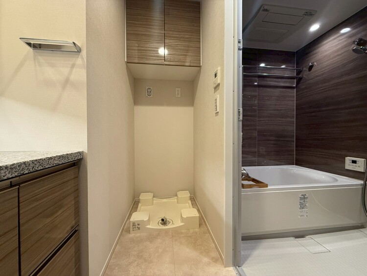 その他 十分な広さの脱衣所。