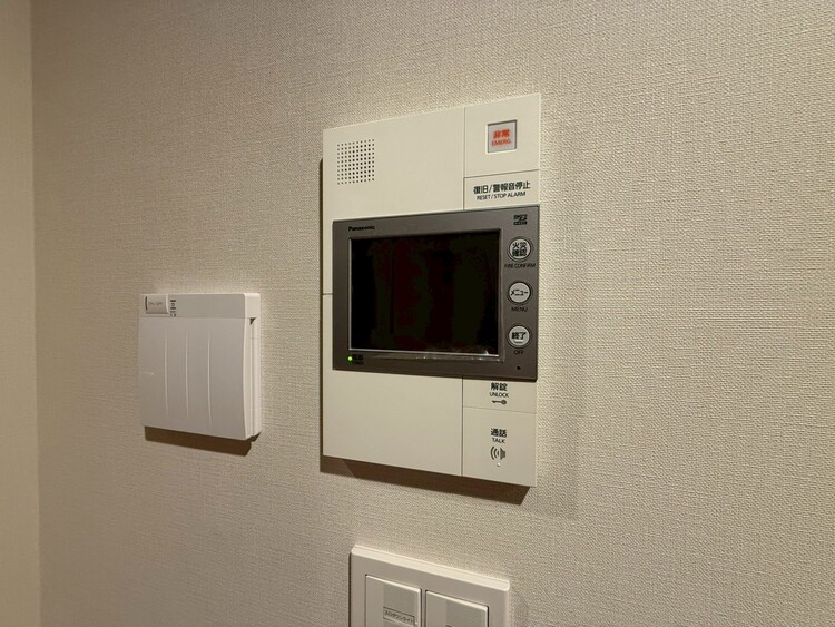 その他 誰が来てもわかる様にモニター付きインターホンを設置。