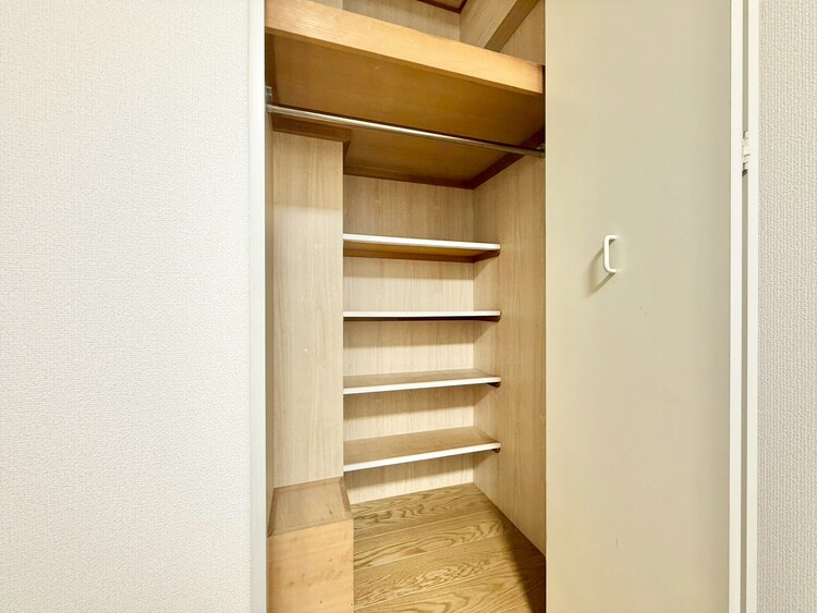その他 家電やスーツケース、ストック品など何でも片付く嬉しい空間です。