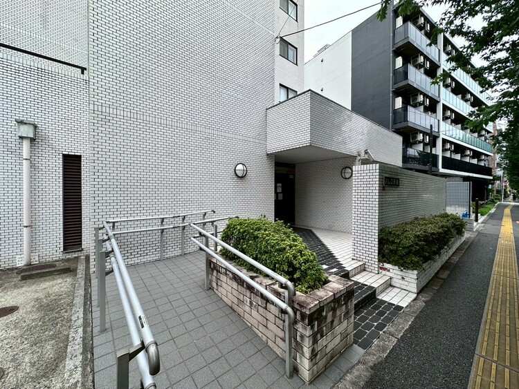 その他 上質感漂う玄関アプローチです。