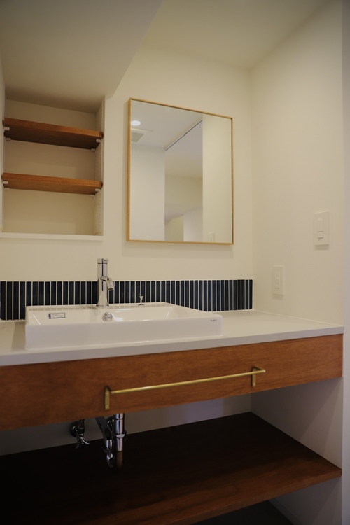 その他 清潔感を感じられる洗面化粧台。