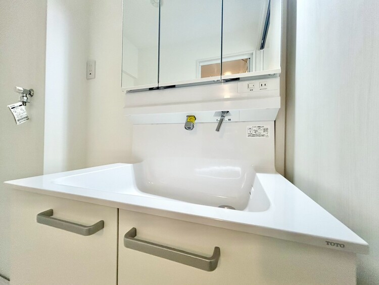 その他 清潔感を感じられる洗面化粧台。