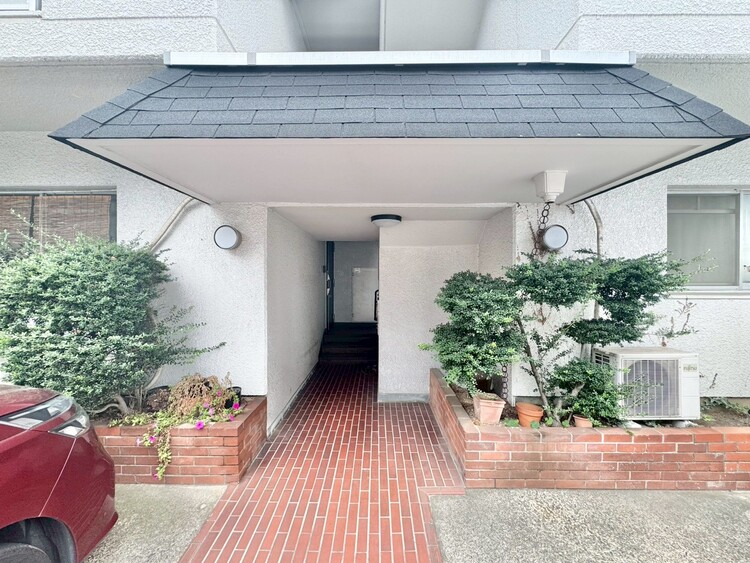 その他 上質感漂う玄関アプローチです。