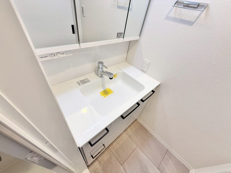 その他 清潔感を感じられる洗面化粧台。