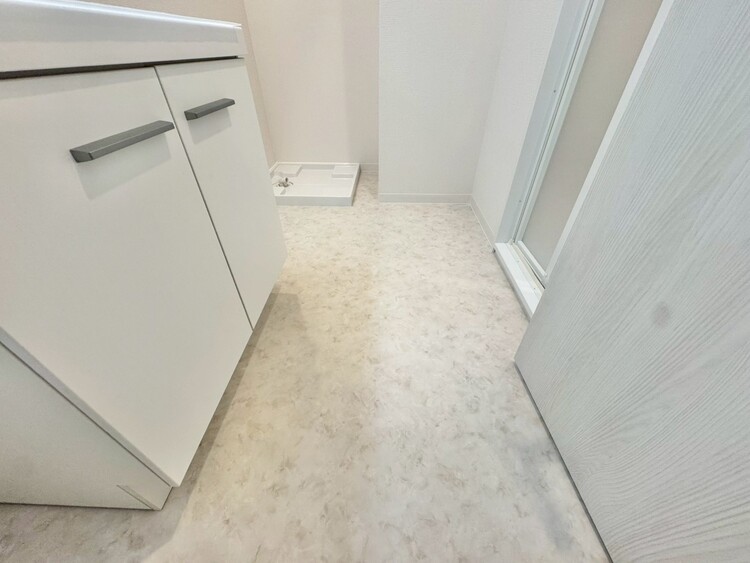 その他 十分な広さの脱衣所。