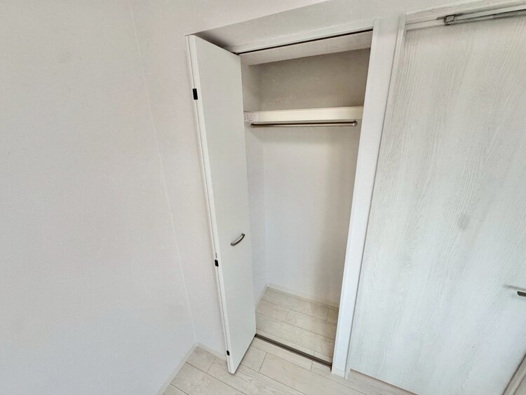 その他 収納スペースが付いていて、お部屋を広く使っていただけます。