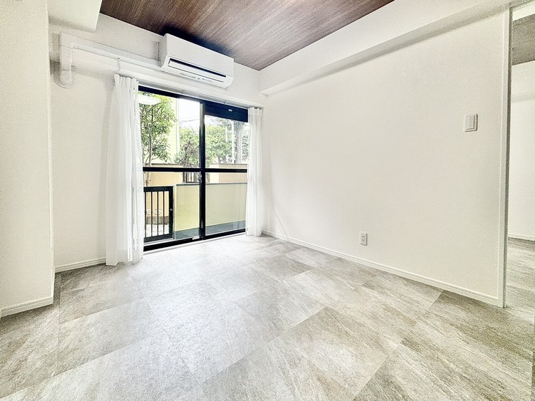 内装 ◆隠された美しさ◆流麗な音楽が流れているような繊細でいながら整然かつ堅牢なこの空間。この空間は確かに美しい。しかし、そこには美しさ以上のものが隠されている。