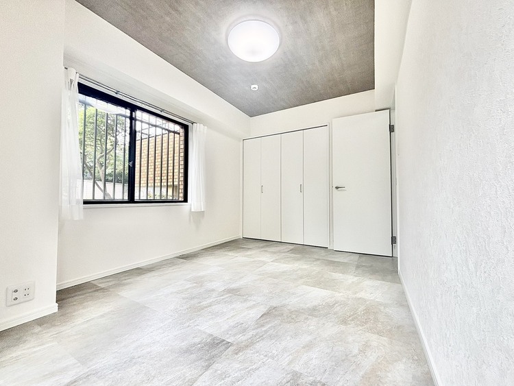 内装 ◆色彩◆この空間に放たれた光は華美なまでに演出されたデザイン。流れる時をより芳醇なコーヒーの様な色彩奏でるアダージョ。そして情景豊かな作品のような暮らしがイメージできる。