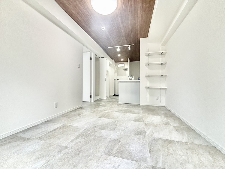 内装 ◆窓を開けると◆冷涼な風、そよぐリビング。だんらんの場所はここから始まり、ここで終わる。家族の笑顔が集う素敵な場所だから、こだわり抜いた思いが詰まっているのだと思う。