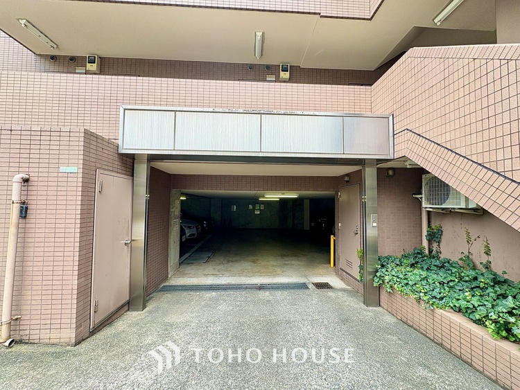 内装 ◆サンサンと◆差し込む太陽の光がこのリビングに笑いをもたらす。