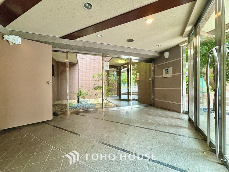 内装 ◆サンサンと◆差し込む太陽の光がこのリビングに笑いをもたらす。