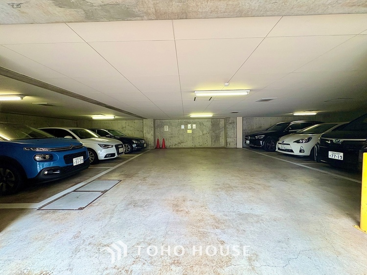 トイレ 【some philosophy was born from here】思索もできる空間。トイレのそんな側面も評価されていい時代かなと。