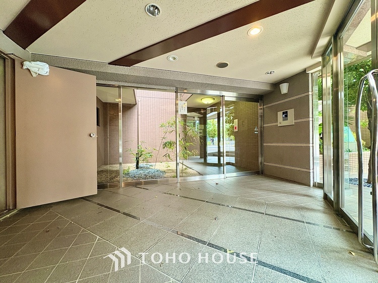 洗面 【Powderroom】広く使い勝手のよい空間と設備で演出。シンプルな使いやすさだけでなくたっぷりの収納力も実現。