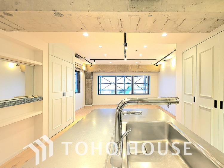 キッチン このお家で始まる毎日は、きっとご家族にとってかけがえのない大切な時間になります。明るく温かい空間で、たくさんの思い出を作っていってください。