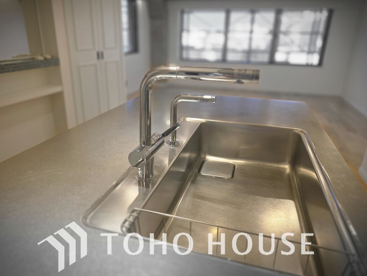 キッチン このお家で始まる毎日は、きっとご家族にとってかけがえのない大切な時間になります。明るく温かい空間で、たくさんの思い出を作っていってください。