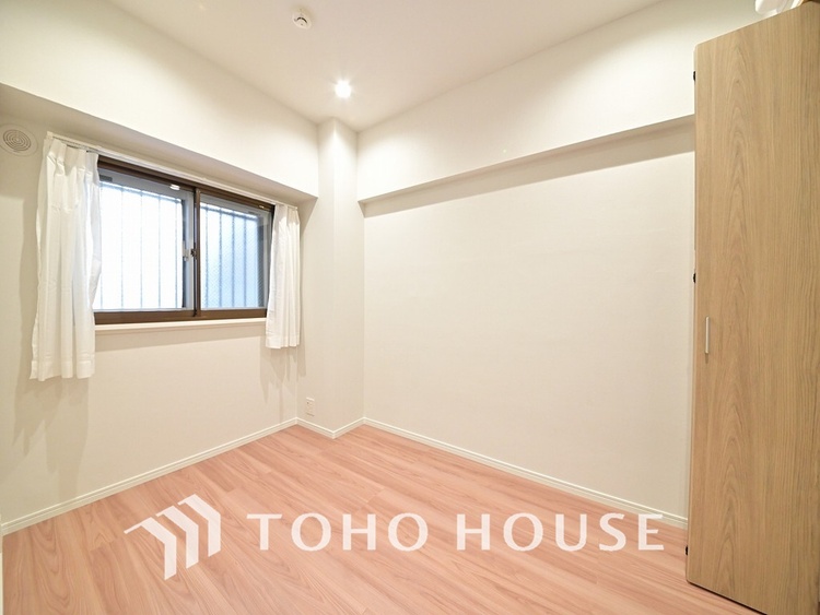 内装 採光もある洋室は、くつろぎのひと時を過ごすのにぴったり