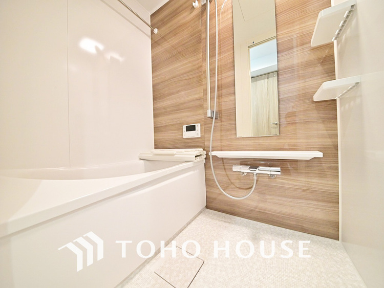 風呂 一日の疲れを癒すバスルームは、心地よいリラックスを叶える清潔感溢れる空間