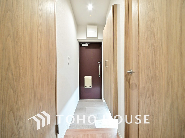 玄関 飾り過ぎないシンプルな内装の玄関