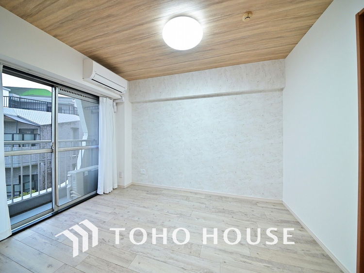 内装 1日の疲れを癒し、心地よく寛げるようゆったりとした広さをしています