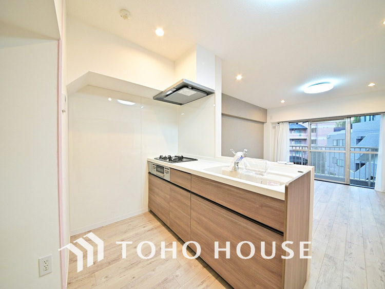 キッチン シンプルな部屋の雰囲気に溶け合うナチュラルキッチン