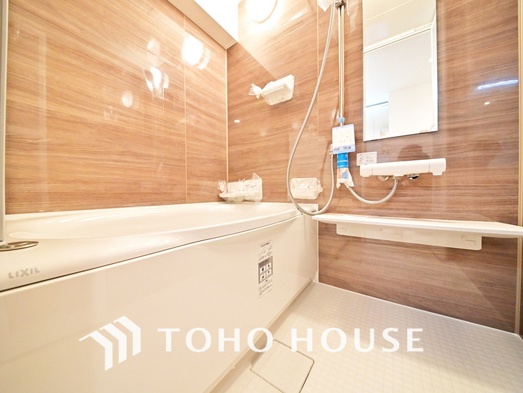 風呂 一日の疲れを癒すバスルームは、心地よいリラックスを叶える清潔感溢れる空間