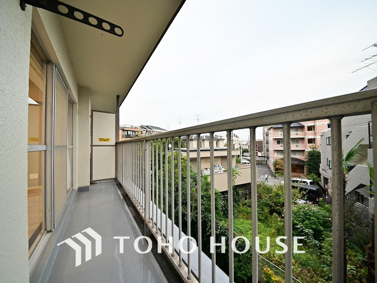 バルコニー 陽当たり良好なバルコニー