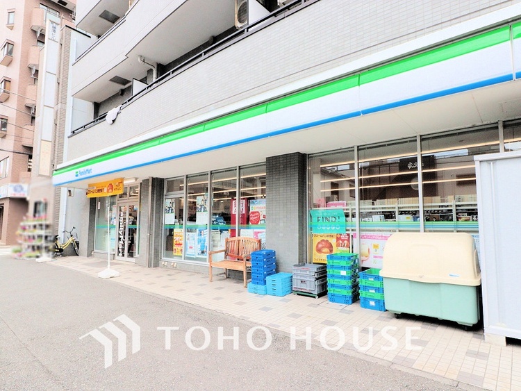 周辺 ファミリーマート 登戸駅東店　距離750ｍ