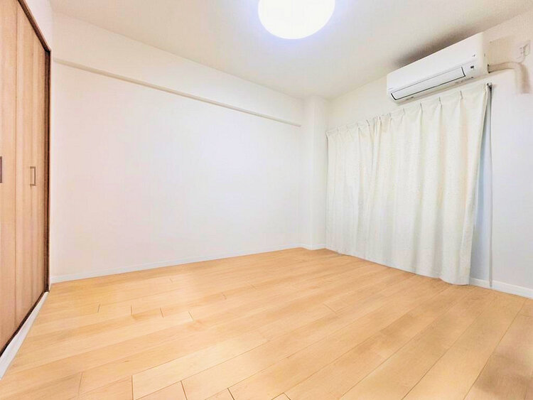 内装 シンプルですっきりとした室内は飽きのこない居心地の良い雰囲気(現地には家具があります)