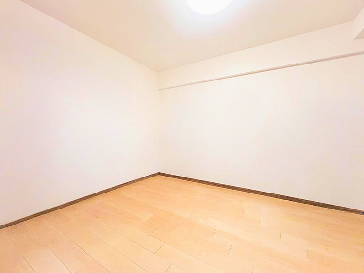 内装 1日の疲れを癒し、心地よく寛げるようゆったりとした広さをしています(現地には家具があります)