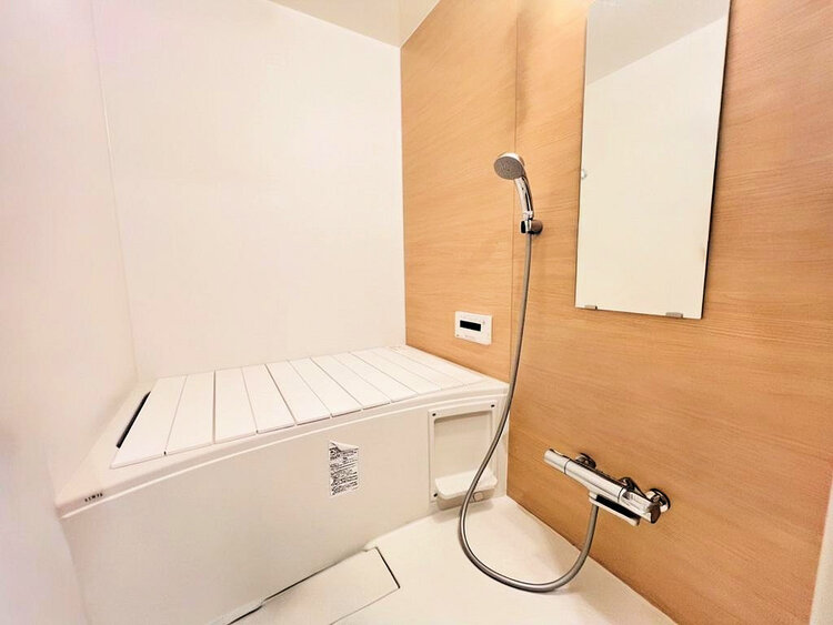 風呂 くつろぎの空間でゆったりバスタイム(現地には家具があります)