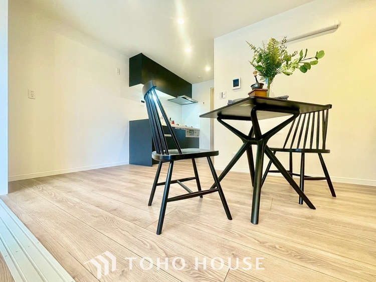 内装 【LIVING】◆眩い◆光が燦々と入り、家族の笑顔を照らす。「いつまでも続いて」と願う夢のような毎日がここにある。