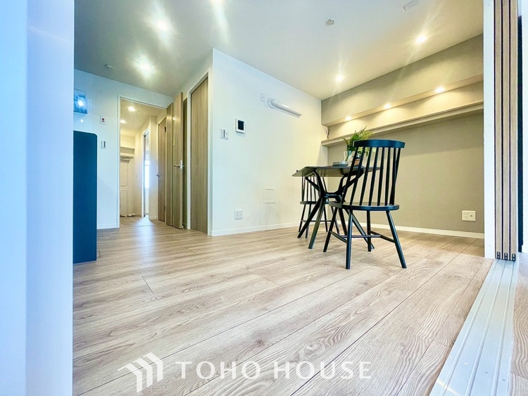 内装 【LIVING】◆陽光◆が差し込む。この開放的なLDKに家族の笑顔が集う。家族が一緒に過ごす空間は明るく、そして居心地よく。