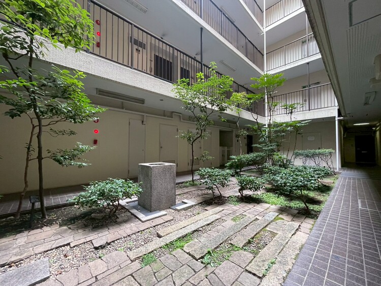 その他 マンションの敷地内には、中庭もございます。