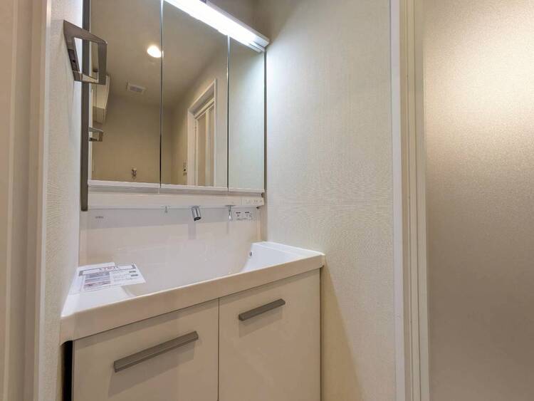 その他 清潔感を感じられる洗面化粧台。