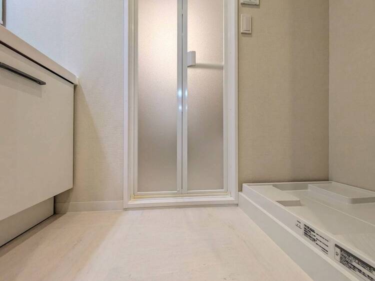 その他 十分な広さの脱衣所。