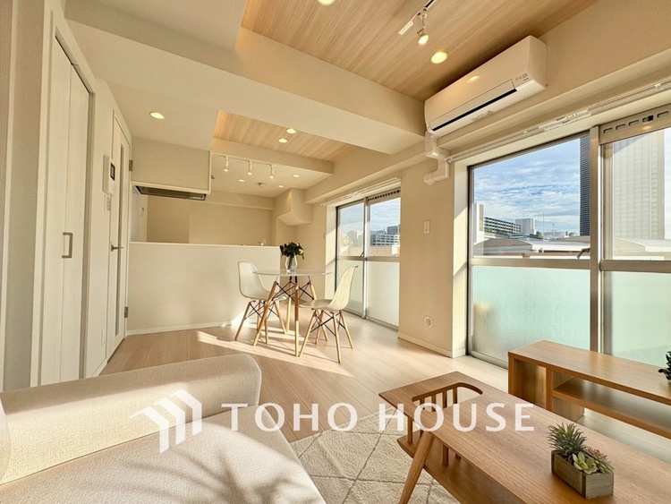 内装 【LIVING】◆陽光◆が差し込む。この開放的なLDKに家族の笑顔が集う。家族が一緒に過ごす空間は明るく、そして居心地よく。