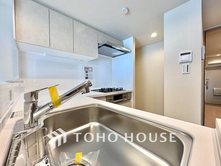 キッチン 【KITCHEN】◆ワクワク◆開放的で機能性も高いシステムキッチン。お子様は毎日のご飯にワクワク！